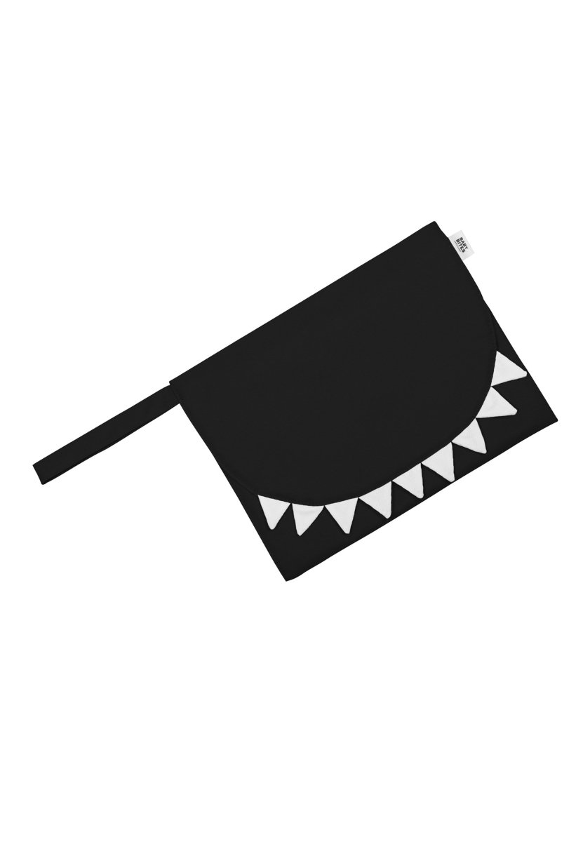 サメのオムツ替え収納マット - BABY BITES JAPAN（ベイビーバイツジャパン）